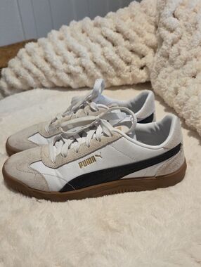 Puma Womens White Sneakers with Black Stripe and Brown Sole